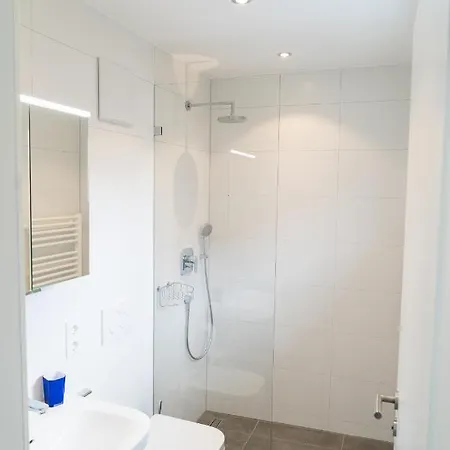 - B - Wohnraum Auf Zeit Apartment
